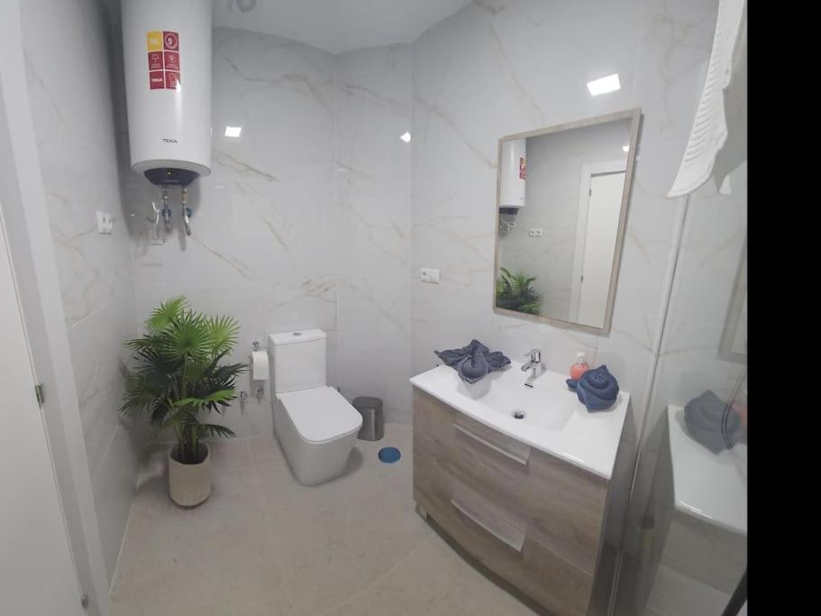 Tao City Center Apartment With Fee Wifi And Air Con By Namaste Elite Torremolinos Eksteriør billede