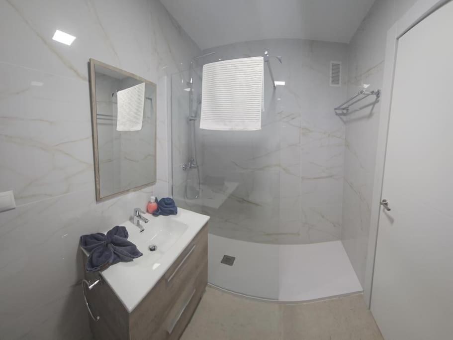 Tao City Center Apartment With Fee Wifi And Air Con By Namaste Elite Torremolinos Eksteriør billede