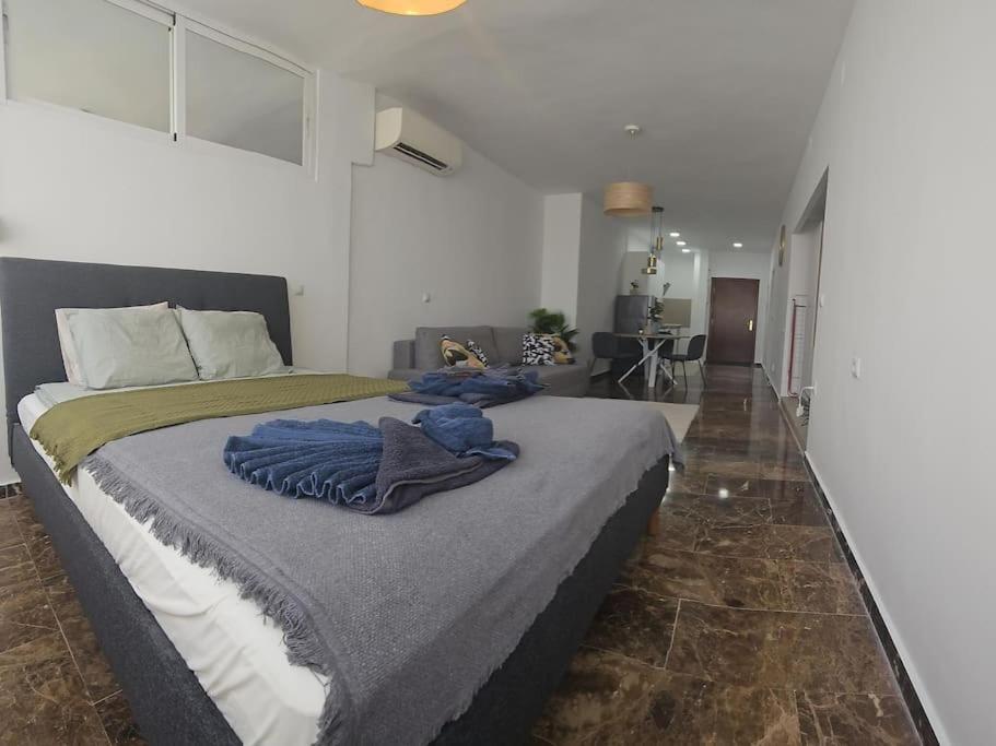 Tao City Center Apartment With Fee Wifi And Air Con By Namaste Elite Torremolinos Eksteriør billede